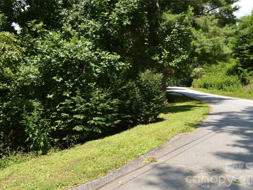 184 Laurel Road, Arden, NC 28704.  MLS# CAR4405631, YatesRealty ID 39953. 
