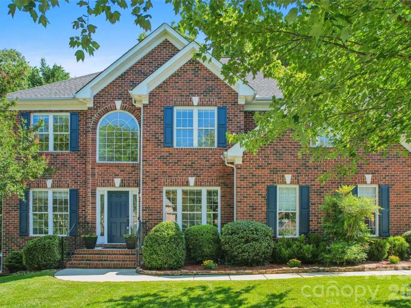 9727 Devonshire Drive, Huntersville, NC 28078.  MLS# CAR4398845, YatesRealty ID 39956. Exterior Front