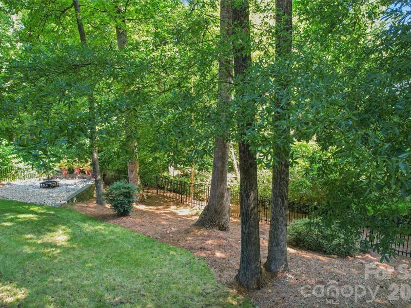 9727 Devonshire Drive, Huntersville, NC 28078.  MLS# CAR4398845, YatesRealty ID 39956. Fenced backyard.