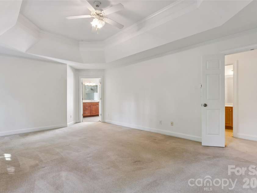 9727 Devonshire Drive, Huntersville, NC 28078.  MLS# CAR4398845, YatesRealty ID 39956. Large Primary Bedroom with double tray ceiling.