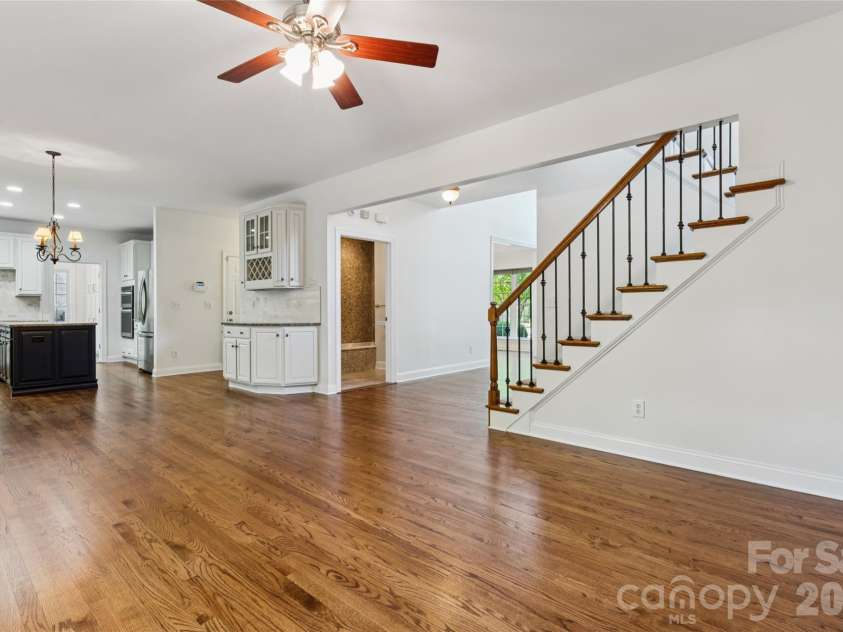 9727 Devonshire Drive, Huntersville, NC 28078.  MLS# CAR4398845, YatesRealty ID 39956. Living room, breakfast area and kitchen