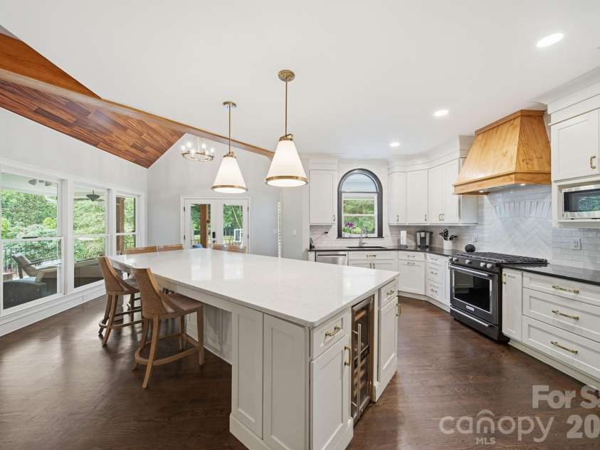15118 Ballantyne Country Club Drive, Charlotte, NC 28277.  MLS# CAR4400976, YatesRealty ID 39957. Kitchen