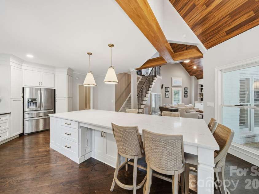 15118 Ballantyne Country Club Drive, Charlotte, NC 28277.  MLS# CAR4400976, YatesRealty ID 39957. Kitchen