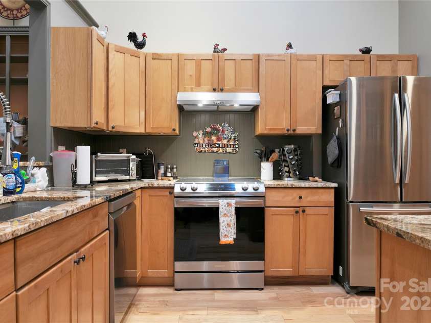 4 Unoga Court, Brevard, NC 28712.  MLS# CAR4332494, YatesRealty ID 3996. Full Kitchen with ample counter space