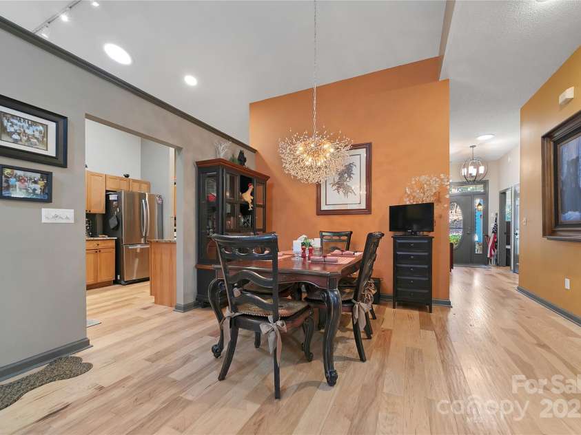 4 Unoga Court, Brevard, NC 28712.  MLS# CAR4332494, YatesRealty ID 3996. Spacious Dining Area off the Kitchen