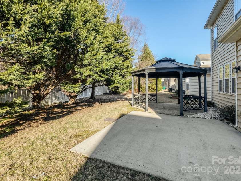 5726 Cactus Valley Road, Charlotte, NC 28277.  MLS# CAR4216456, YatesRealty ID 3996. Backyard