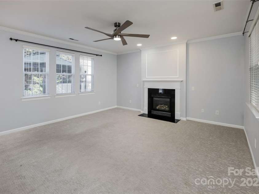 5726 Cactus Valley Road, Charlotte, NC 28277.  MLS# CAR4216456, YatesRealty ID 3996. Living Room