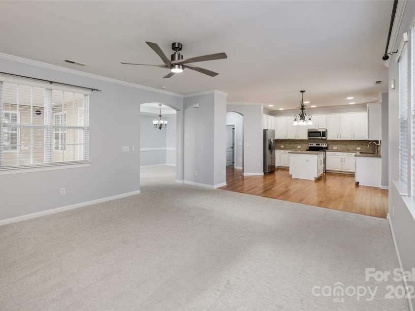5726 Cactus Valley Road, Charlotte, NC 28277.  MLS# CAR4216456, YatesRealty ID 3996. Living Room