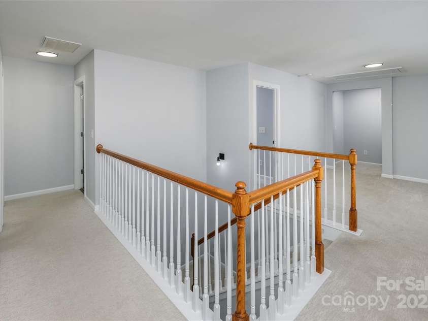 5726 Cactus Valley Road, Charlotte, NC 28277.  MLS# CAR4216456, YatesRealty ID 3996. Loft / Hallway