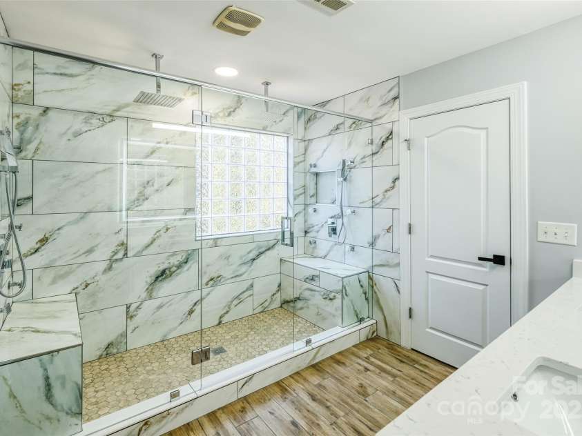 5726 Cactus Valley Road, Charlotte, NC 28277.  MLS# CAR4216456, YatesRealty ID 3996. Primary Bathroom