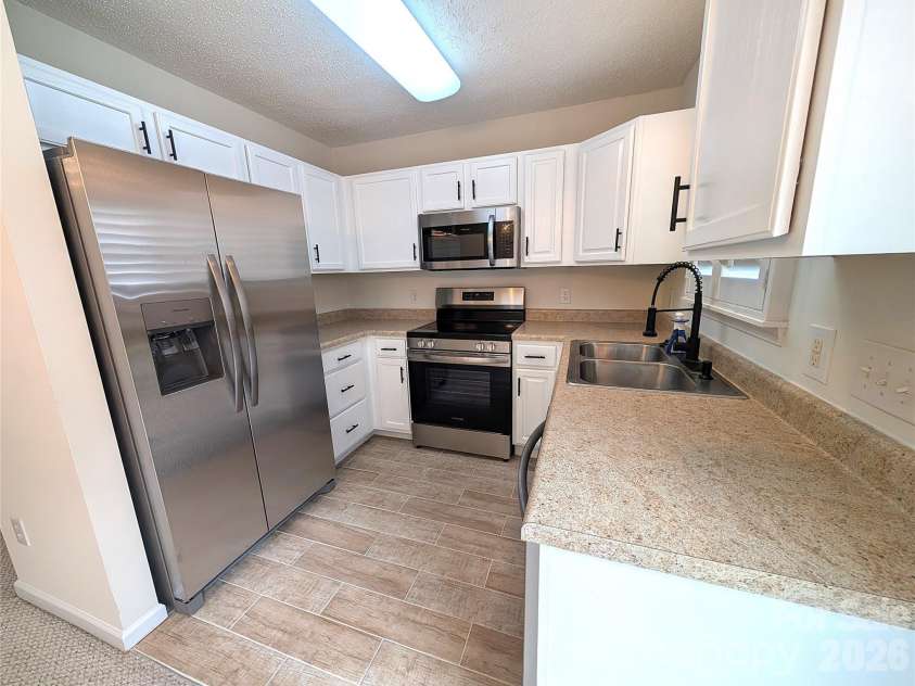 417 Scarlett Lane, Fort Mill, SC 29715.  MLS# CAR4404012, YatesRealty ID 39960. Kitchen