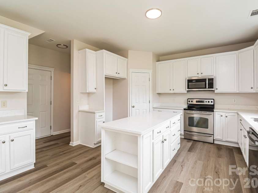 9039 Goldfields Drive, Charlotte, NC 28227.  MLS# CAR4397588, YatesRealty ID 39962. 