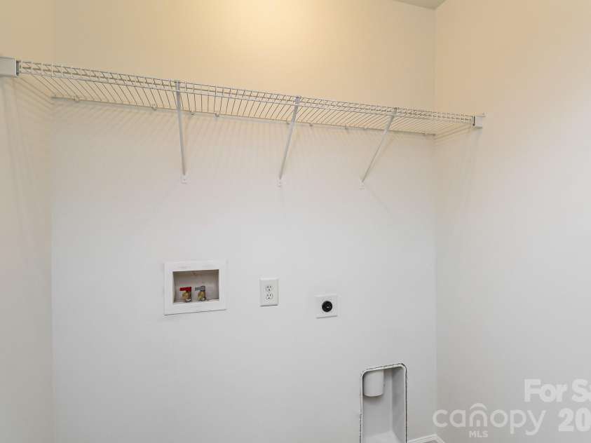 9039 Goldfields Drive, Charlotte, NC 28227.  MLS# CAR4397588, YatesRealty ID 39962. 