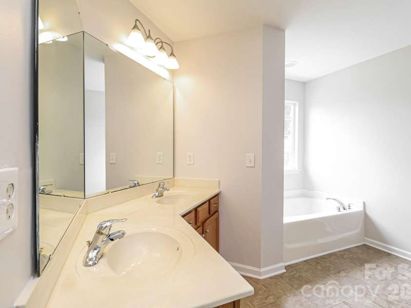 9039 Goldfields Drive, Charlotte, NC 28227.  MLS# CAR4397588, YatesRealty ID 39962. 