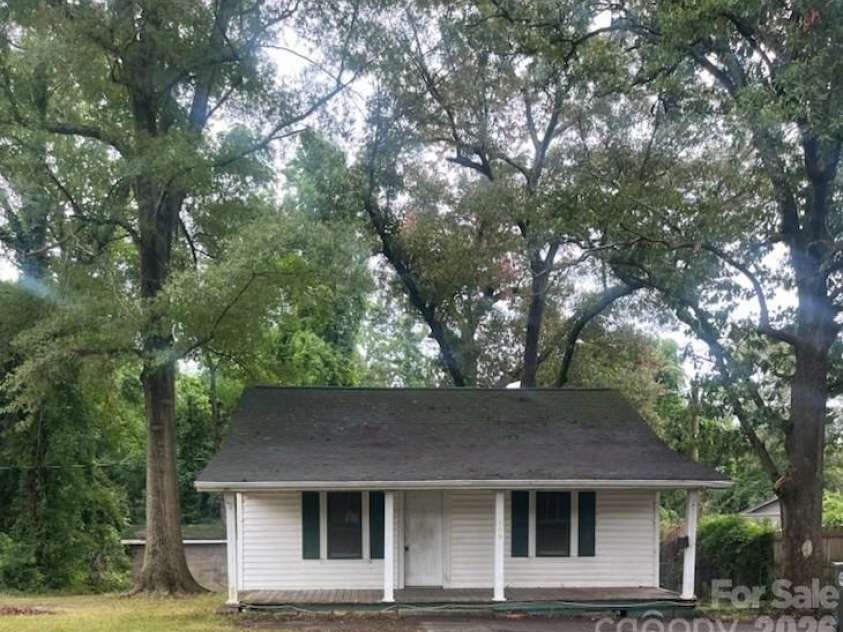 109 Carlton Drive, Cherryville, NC 28021.  MLS# CAR4407803, YatesRealty ID 39963. 