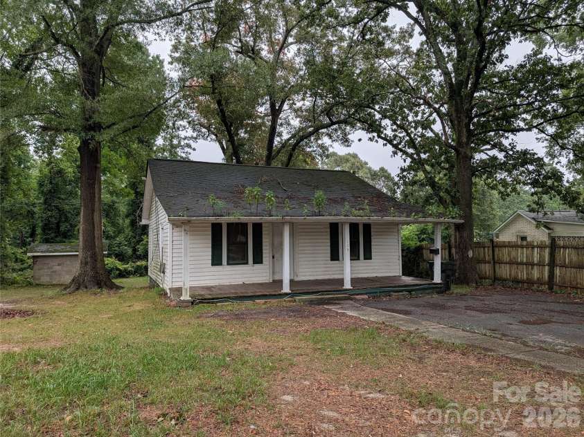 109 Carlton Drive, Cherryville, NC 28021.  MLS# CAR4407803, YatesRealty ID 39963. 