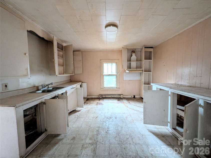 109 Carlton Drive, Cherryville, NC 28021.  MLS# CAR4407803, YatesRealty ID 39963. 