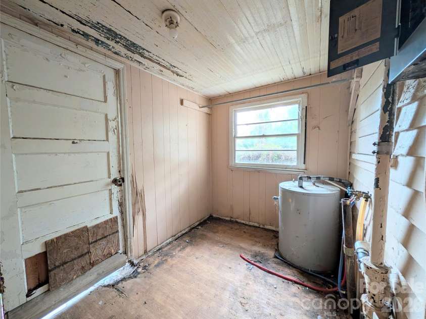 109 Carlton Drive, Cherryville, NC 28021.  MLS# CAR4407803, YatesRealty ID 39963. 