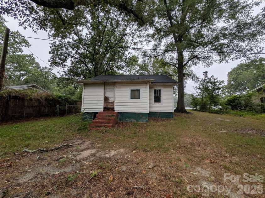 109 Carlton Drive, Cherryville, NC 28021.  MLS# CAR4407803, YatesRealty ID 39963. 