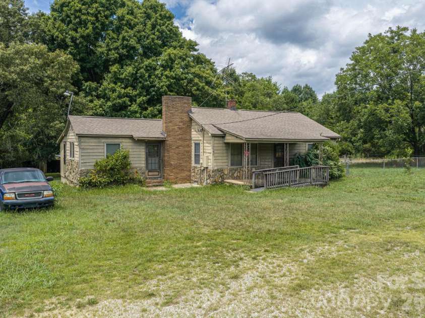 189 Campbell Lane, Lincolnton, NC 28092.  MLS# CAR4407220, YatesRealty ID 39964. 