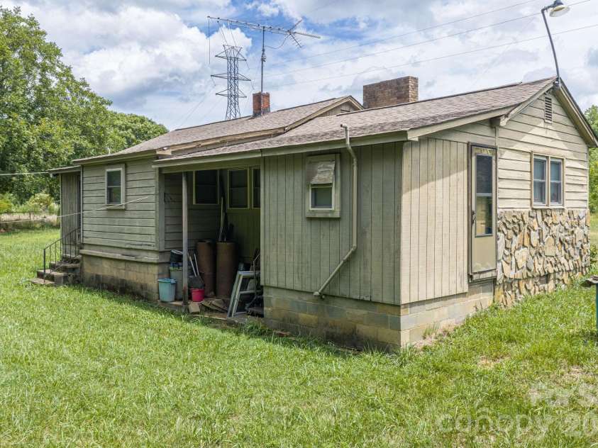 189 Campbell Lane, Lincolnton, NC 28092.  MLS# CAR4407220, YatesRealty ID 39964. Back yard