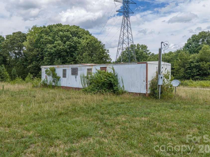 189 Campbell Lane, Lincolnton, NC 28092.  MLS# CAR4407220, YatesRealty ID 39964. Mobile home on site