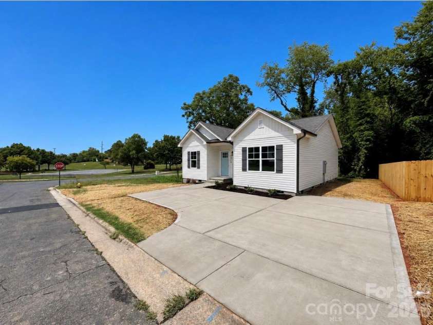 1010 John Street, Monroe, NC 28110.  MLS# CAR4407779, YatesRealty ID 39965. 