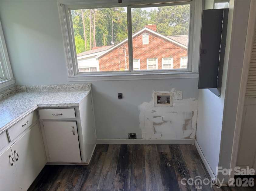 711 Arthur Boulevard, Union, SC 29379.  MLS# CAR4407809, YatesRealty ID 39966. Laundry Room