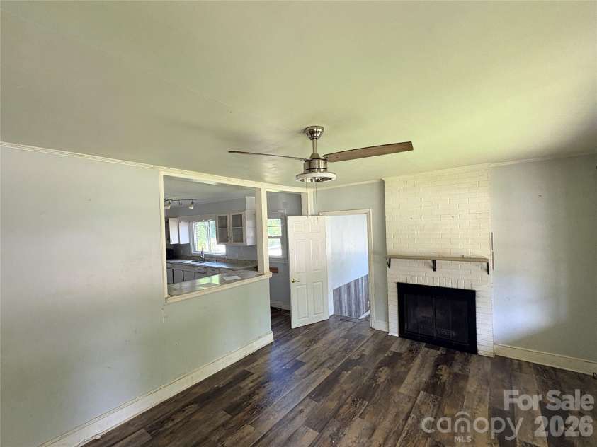 711 Arthur Boulevard, Union, SC 29379.  MLS# CAR4407809, YatesRealty ID 39966. Living Room