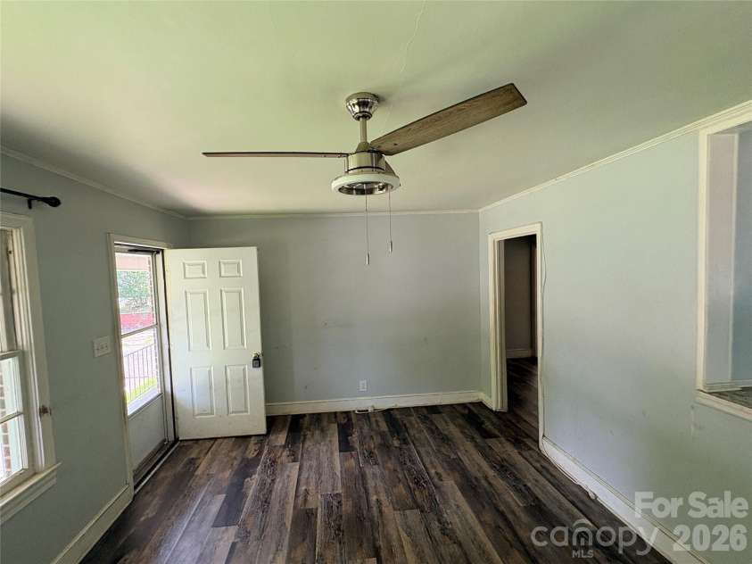 711 Arthur Boulevard, Union, SC 29379.  MLS# CAR4407809, YatesRealty ID 39966. Living Room