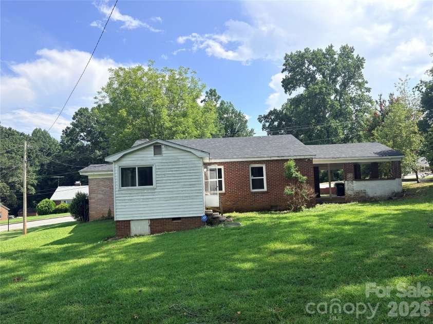 711 Arthur Boulevard, Union, SC 29379.  MLS# CAR4407809, YatesRealty ID 39966. Rear