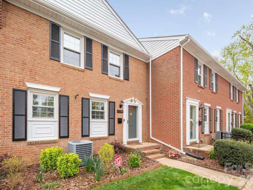 8308 Knights Bridge Road, Charlotte, NC 28210.  MLS# CAR4407815, YatesRealty ID 39967. 