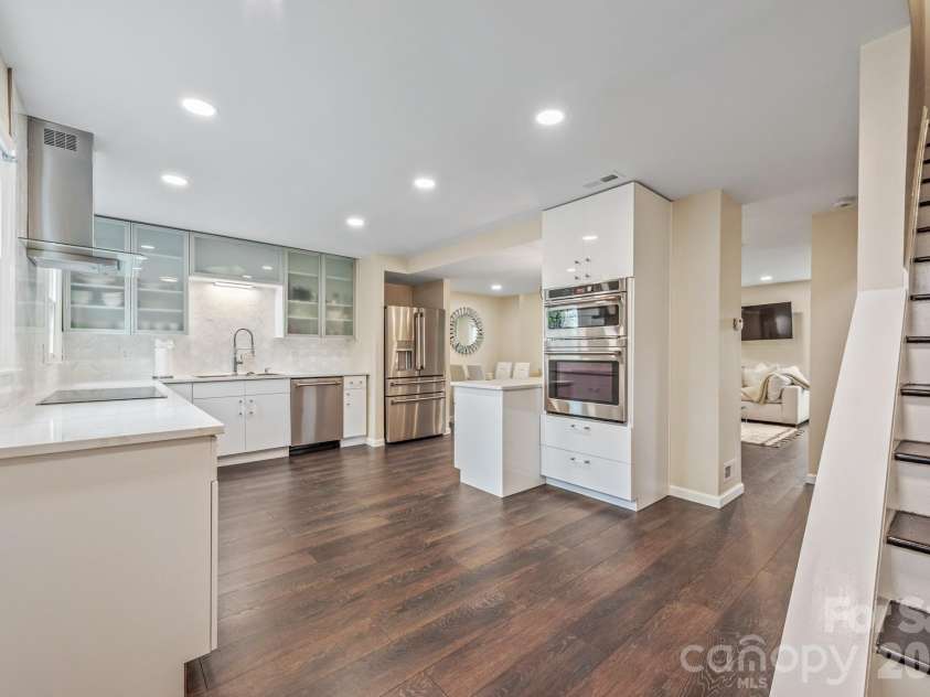 8308 Knights Bridge Road, Charlotte, NC 28210.  MLS# CAR4407815, YatesRealty ID 39967. 