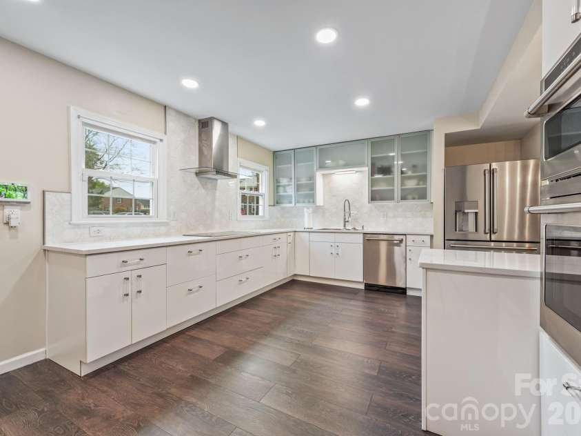 8308 Knights Bridge Road, Charlotte, NC 28210.  MLS# CAR4407815, YatesRealty ID 39967. 