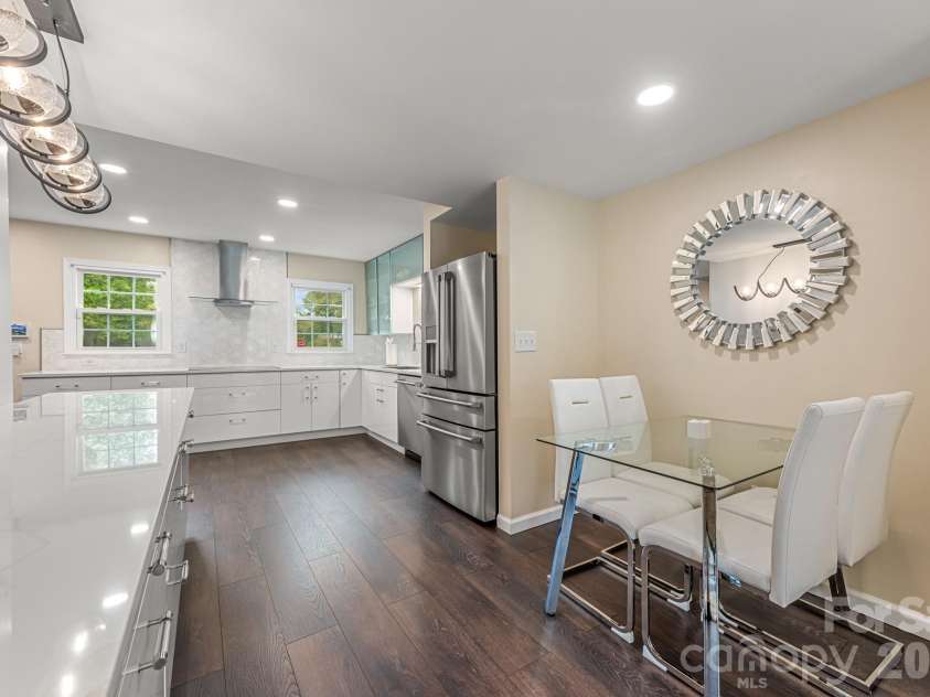 8308 Knights Bridge Road, Charlotte, NC 28210.  MLS# CAR4407815, YatesRealty ID 39967. 