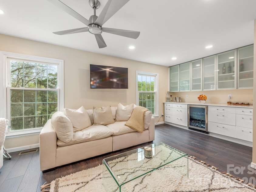 8308 Knights Bridge Road, Charlotte, NC 28210.  MLS# CAR4407815, YatesRealty ID 39967. 