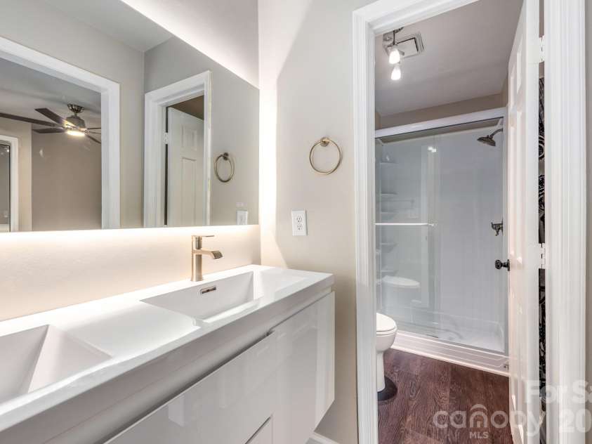 8308 Knights Bridge Road, Charlotte, NC 28210.  MLS# CAR4407815, YatesRealty ID 39967. 
