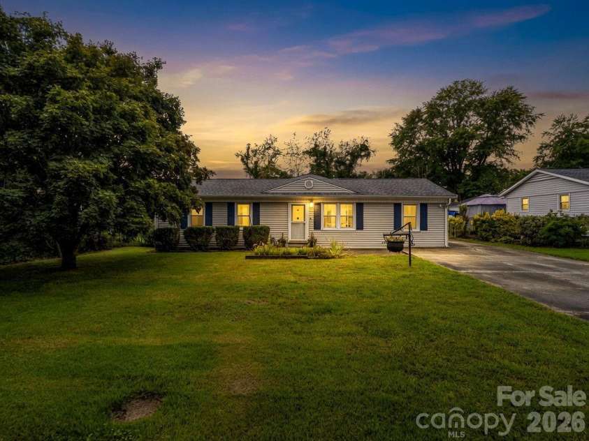 119 Scenic View Drive, Swannanoa, NC 28778.  MLS# CAR4402505, YatesRealty ID 39968. 