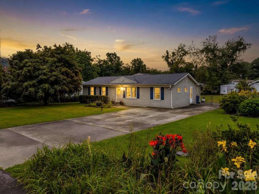 119 Scenic View Drive, Swannanoa, NC 28778.  MLS# CAR4402505, YatesRealty ID 39968. 