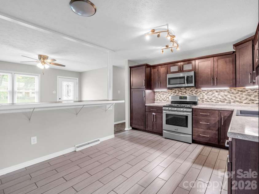 119 Scenic View Drive, Swannanoa, NC 28778.  MLS# CAR4402505, YatesRealty ID 39968. 