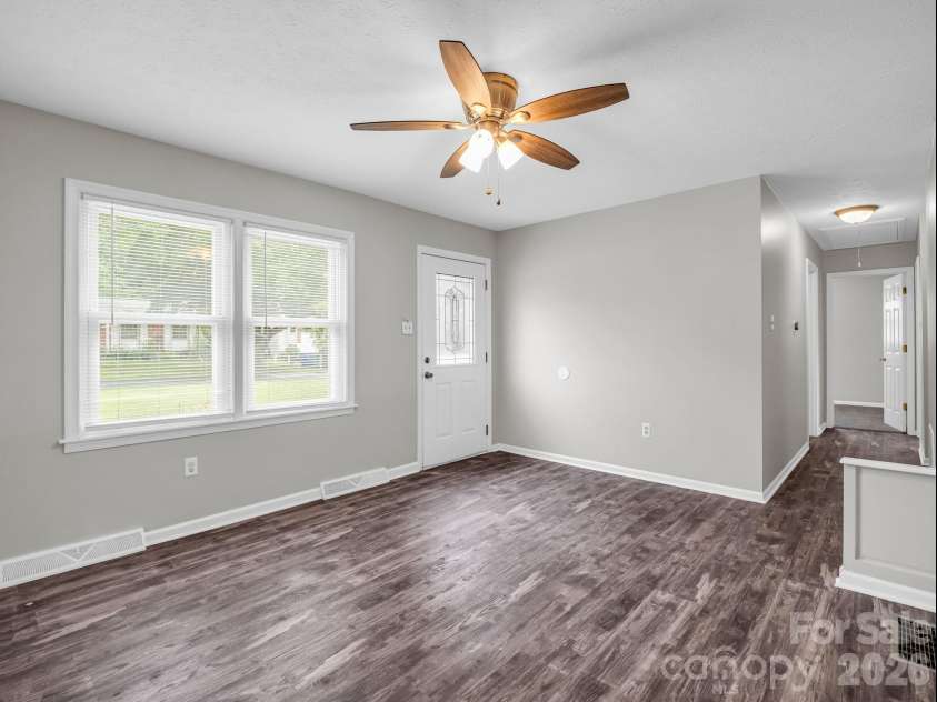 119 Scenic View Drive, Swannanoa, NC 28778.  MLS# CAR4402505, YatesRealty ID 39968. 