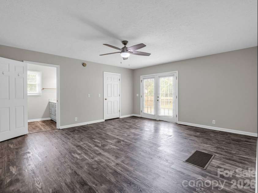 119 Scenic View Drive, Swannanoa, NC 28778.  MLS# CAR4402505, YatesRealty ID 39968. 