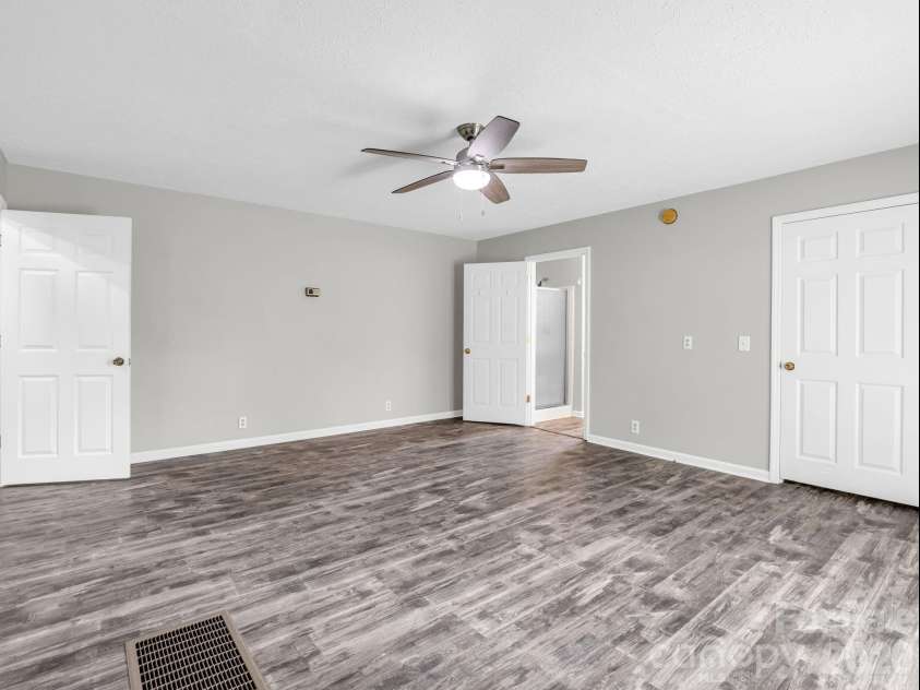 119 Scenic View Drive, Swannanoa, NC 28778.  MLS# CAR4402505, YatesRealty ID 39968. 