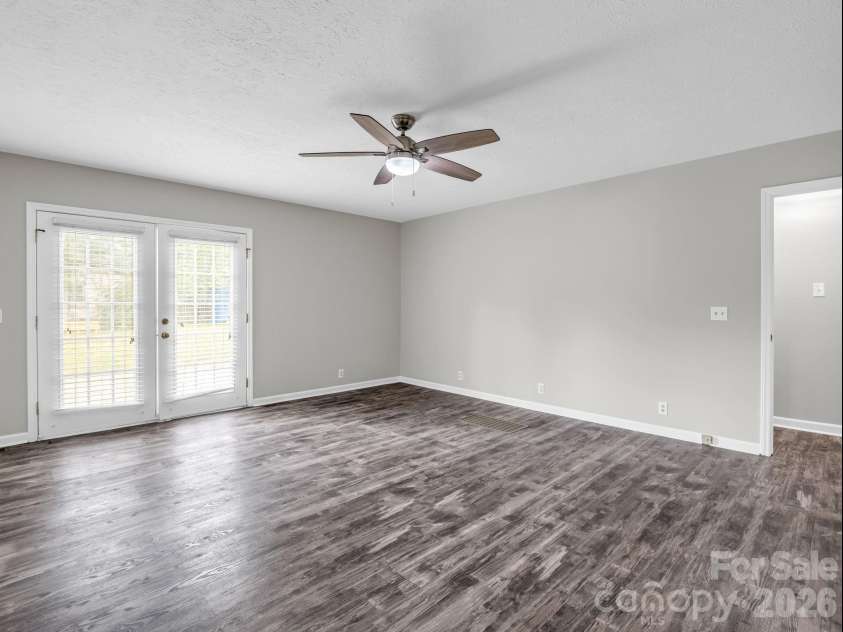 119 Scenic View Drive, Swannanoa, NC 28778.  MLS# CAR4402505, YatesRealty ID 39968. 