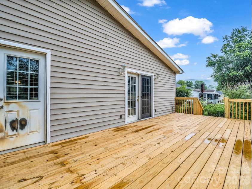 119 Scenic View Drive, Swannanoa, NC 28778.  MLS# CAR4402505, YatesRealty ID 39968. 