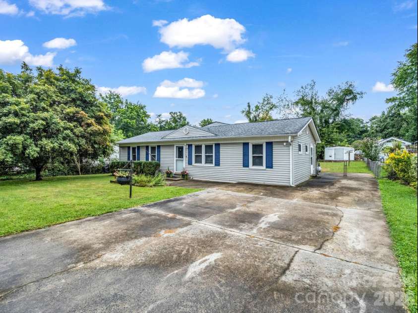 119 Scenic View Drive, Swannanoa, NC 28778.  MLS# CAR4402505, YatesRealty ID 39968. 