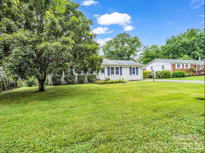 119 Scenic View Drive, Swannanoa, NC 28778.  MLS# CAR4402505, YatesRealty ID 39968. 