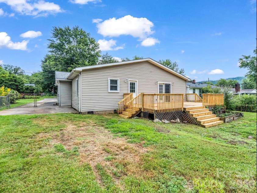 119 Scenic View Drive, Swannanoa, NC 28778.  MLS# CAR4402505, YatesRealty ID 39968. 