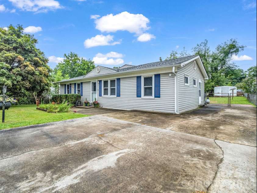 119 Scenic View Drive, Swannanoa, NC 28778.  MLS# CAR4402505, YatesRealty ID 39968. 
