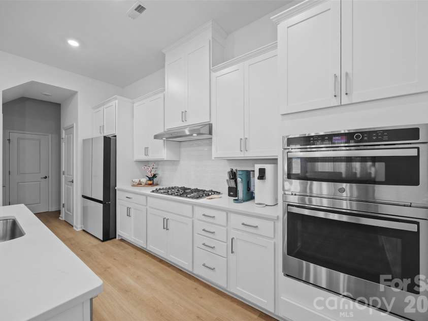 1184 Lost Cove Road, Indian Land, SC 29707.  MLS# CAR4406787, YatesRealty ID 39969. Kitchen